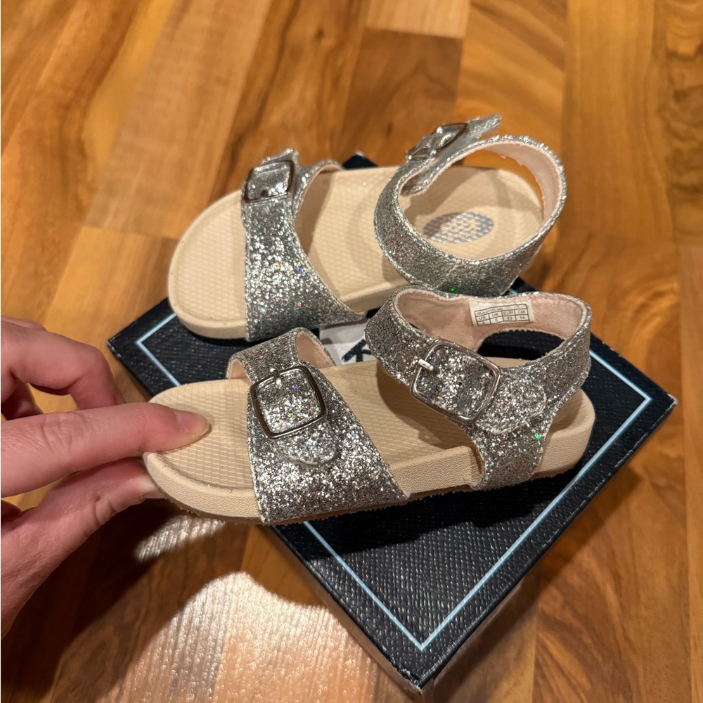 Dr. Scholls kids island silver glitter sandal size 7 NWT 2 strap Velcro‎